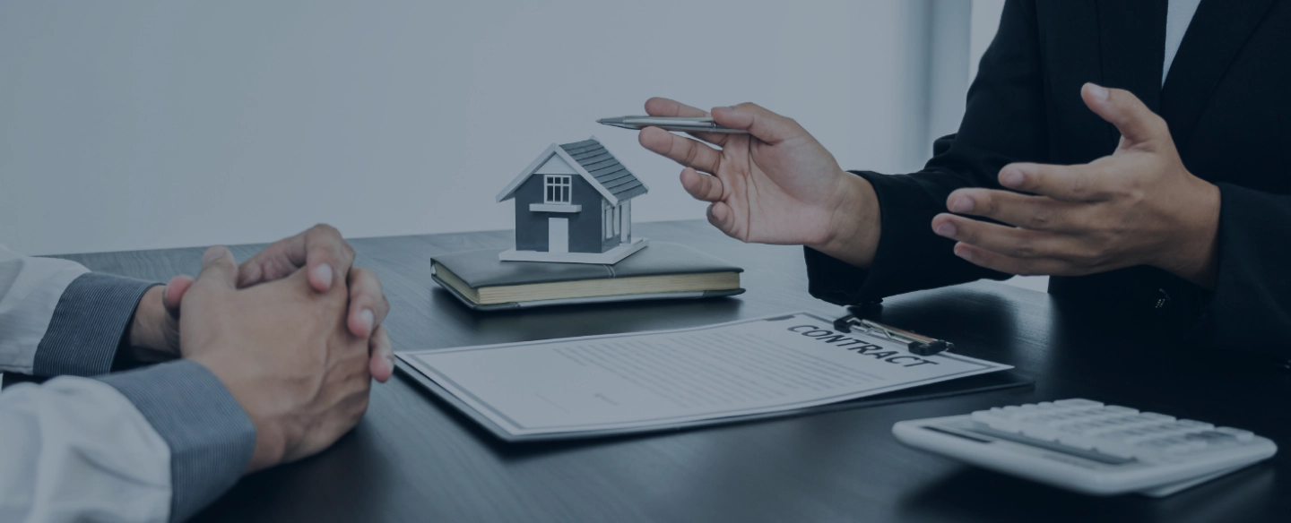 appraiser-discussing-appraisal-services-with-his-client-las-vegas-nv